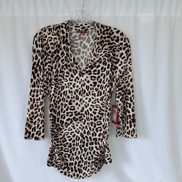 Vince Camuto Leopard Print V-Neck Top - Picture 3 of 9
